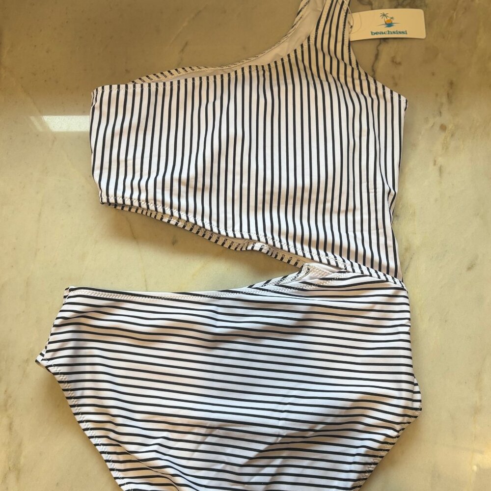 Beachsissi Striped & One Shoulder Designed One Piece Swimsuit